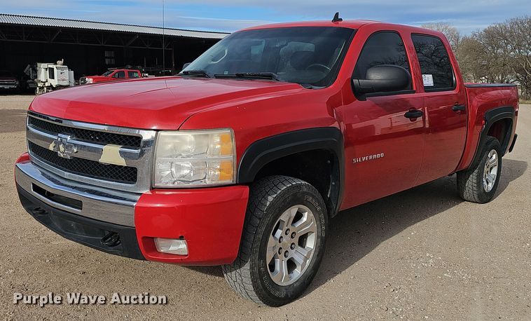 image for item DW3247 2011 Chevrolet Silverado 1500 Crew Cab pickup truck