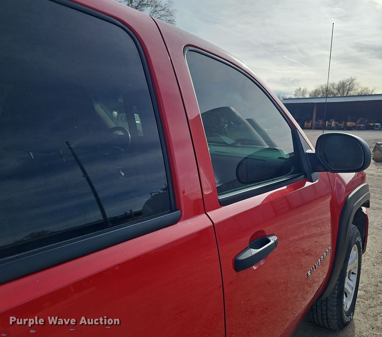 image for item DW3247 2011 Chevrolet Silverado 1500 Crew Cab pickup truck