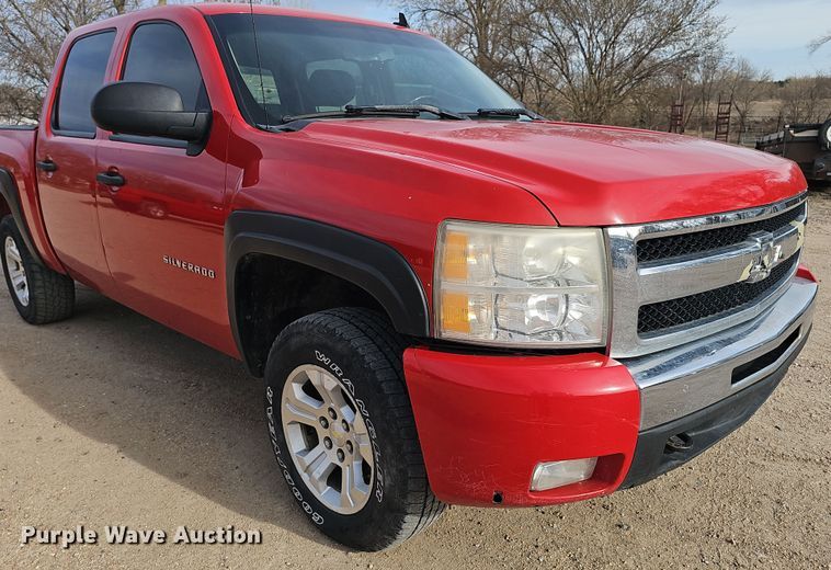 image for item DW3247 2011 Chevrolet Silverado 1500 Crew Cab pickup truck