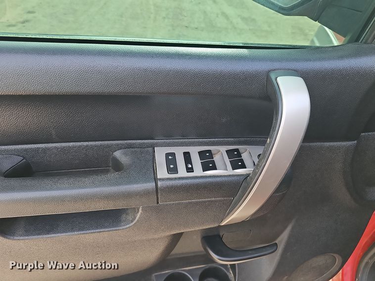 image for item DW3247 2011 Chevrolet Silverado 1500 Crew Cab pickup truck