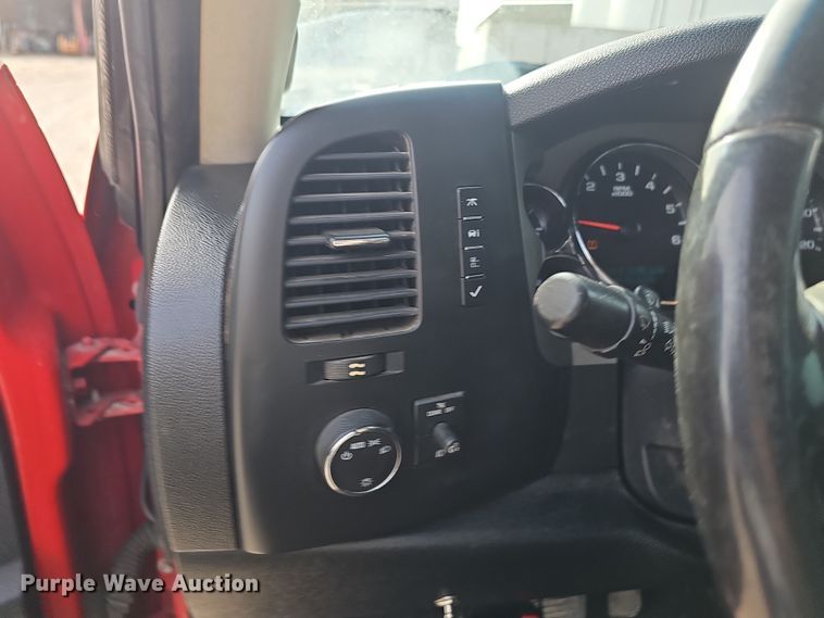 image for item DW3247 2011 Chevrolet Silverado 1500 Crew Cab pickup truck