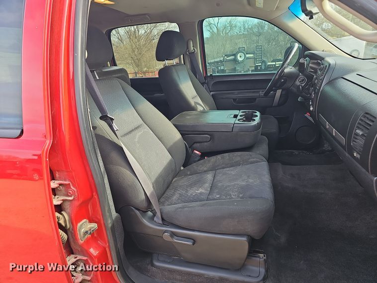 image for item DW3247 2011 Chevrolet Silverado 1500 Crew Cab pickup truck