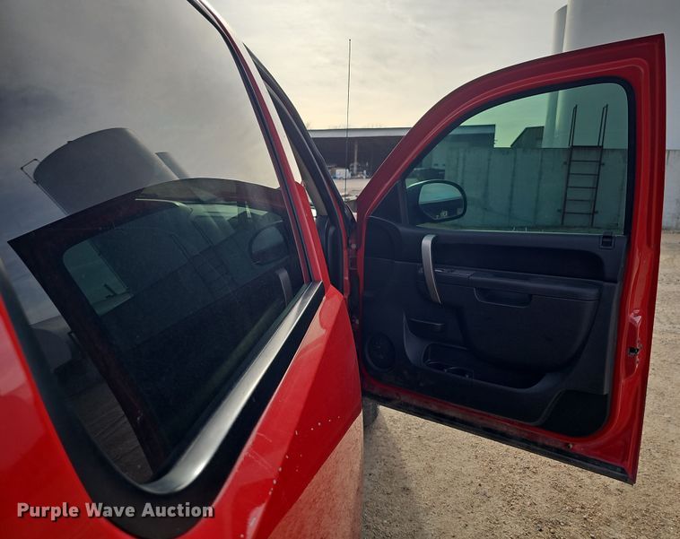 image for item DW3247 2011 Chevrolet Silverado 1500 Crew Cab pickup truck