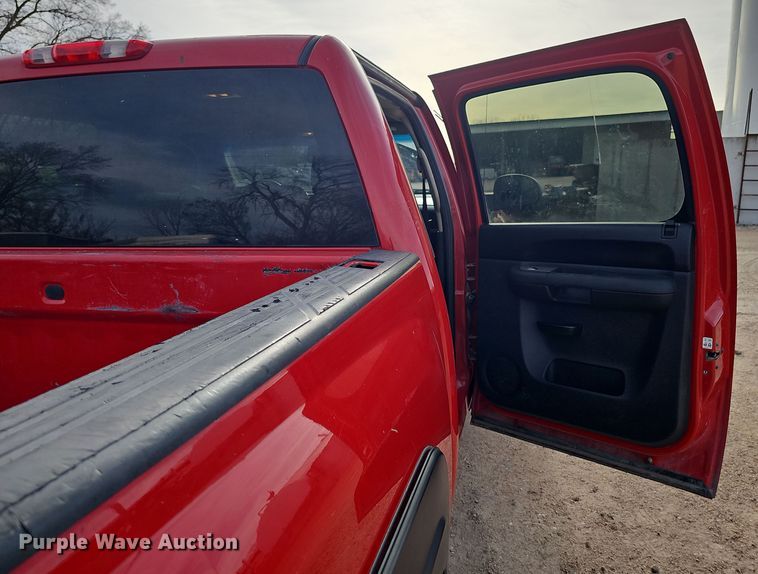 image for item DW3247 2011 Chevrolet Silverado 1500 Crew Cab pickup truck