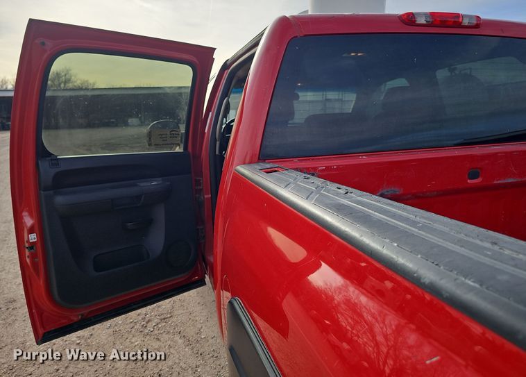 image for item DW3247 2011 Chevrolet Silverado 1500 Crew Cab pickup truck