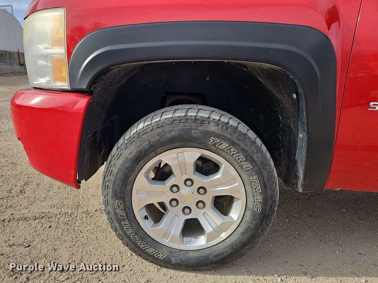 image for item DW3247 2011 Chevrolet Silverado 1500 Crew Cab pickup truck