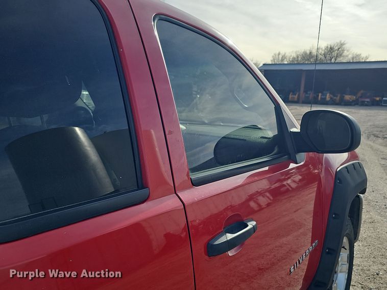 image for item DW3248 2012 Chevrolet Silverado 1500 Ext. Cab pickup truck