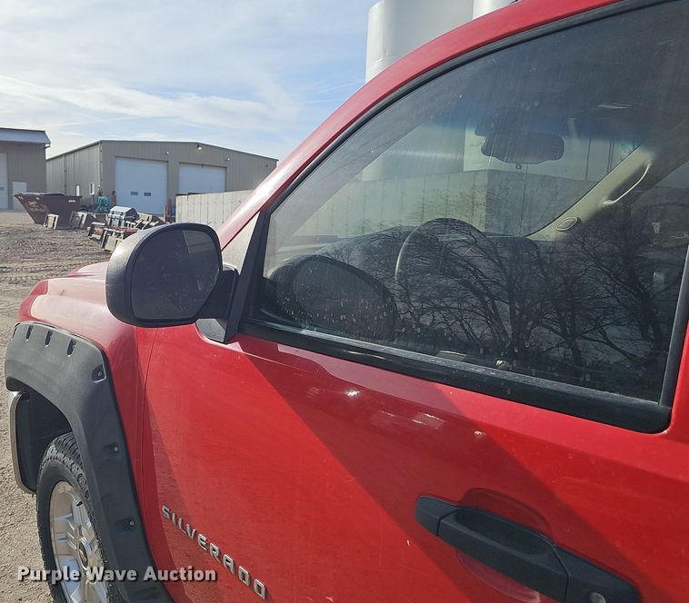 image for item DW3248 2012 Chevrolet Silverado 1500 Ext. Cab pickup truck