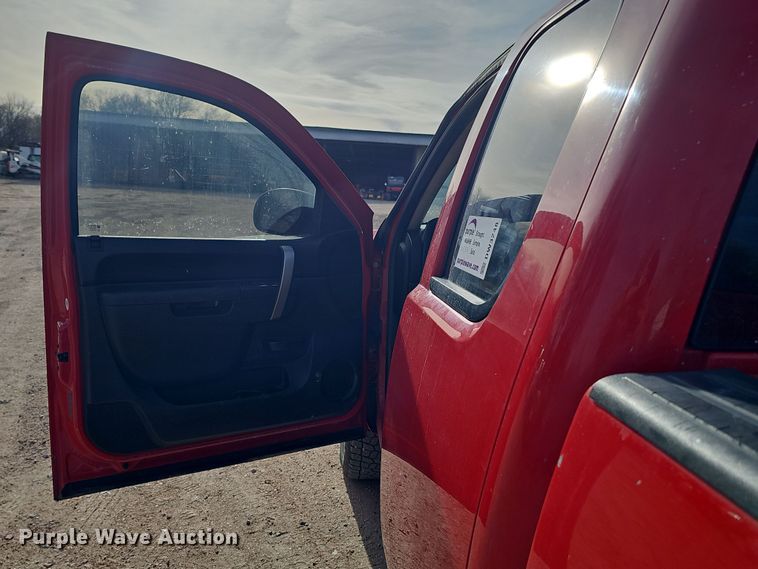 image for item DW3248 2012 Chevrolet Silverado 1500 Ext. Cab pickup truck