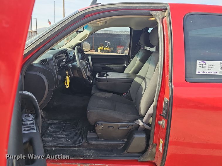 image for item DW3248 2012 Chevrolet Silverado 1500 Ext. Cab pickup truck