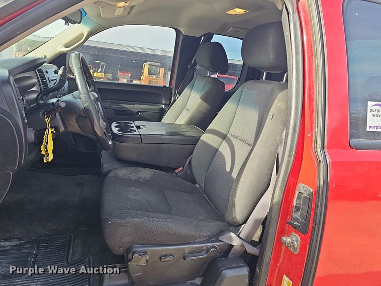 image for item DW3248 2012 Chevrolet Silverado 1500 Ext. Cab pickup truck