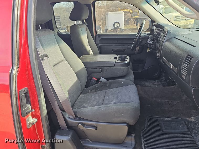 image for item DW3248 2012 Chevrolet Silverado 1500 Ext. Cab pickup truck