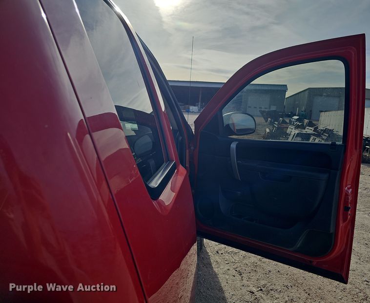 image for item DW3248 2012 Chevrolet Silverado 1500 Ext. Cab pickup truck