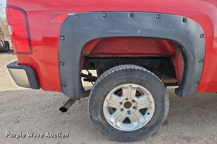 image for item DW3248 2012 Chevrolet Silverado 1500 Ext. Cab pickup truck