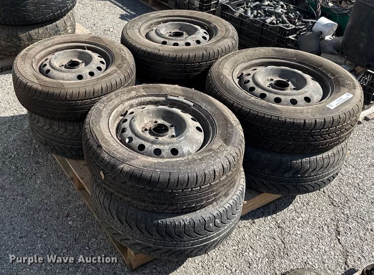 image for item DY7978 (16) Tires and wheels