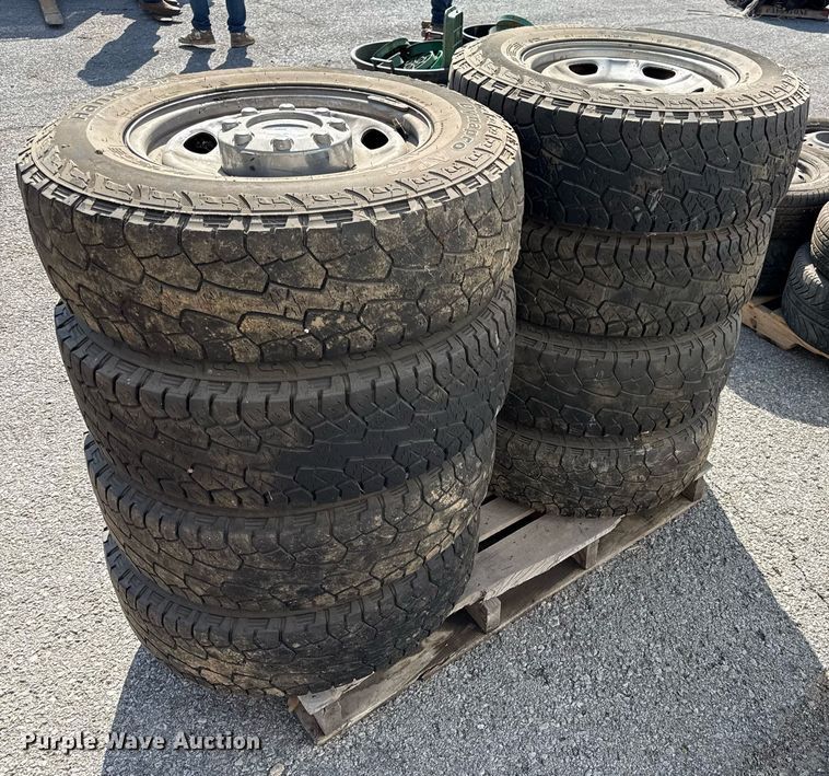image for item DY7978 (16) Tires and wheels