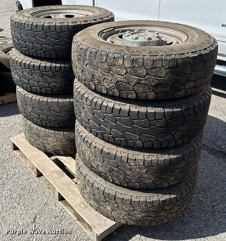 image for item DY7978 (16) Tires and wheels