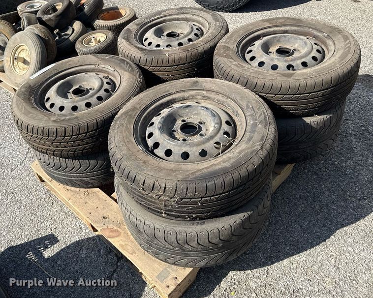 image for item DY7978 (16) Tires and wheels