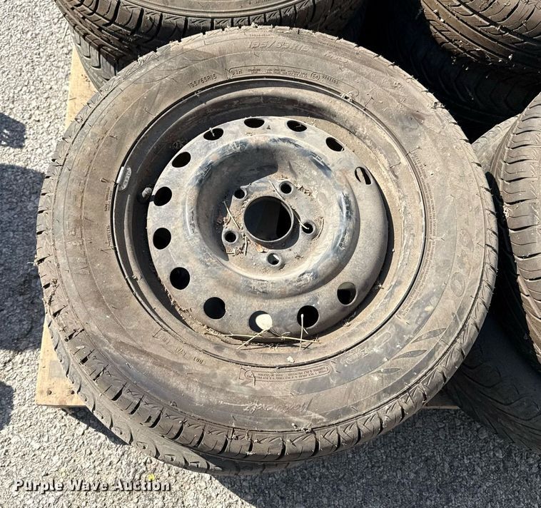 image for item DY7978 (16) Tires and wheels