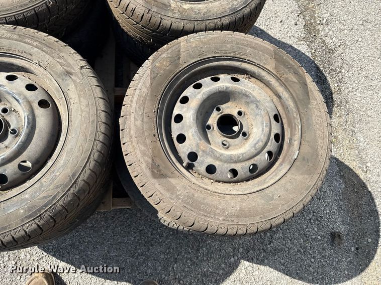image for item DY7978 (16) Tires and wheels