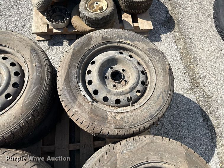 image for item DY7978 (16) Tires and wheels