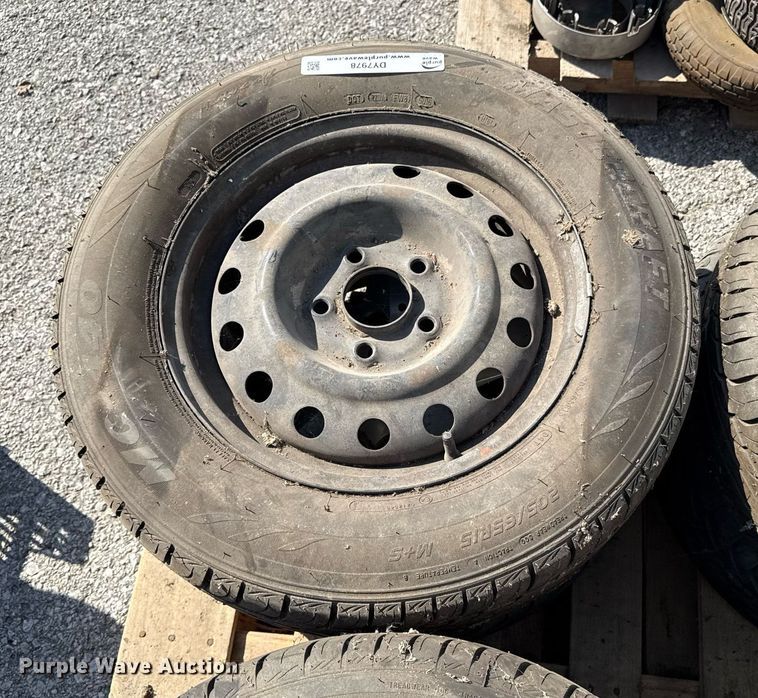 image for item DY7978 (16) Tires and wheels