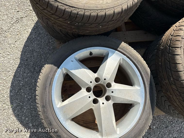 image for item DY7978 (16) Tires and wheels