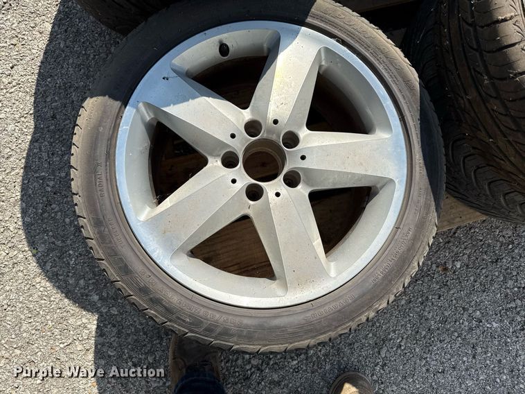 image for item DY7978 (16) Tires and wheels