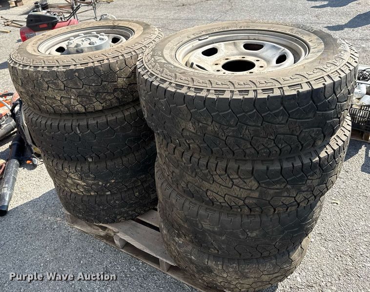 image for item DY7978 (16) Tires and wheels
