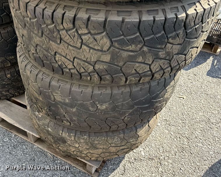 image for item DY7978 (16) Tires and wheels