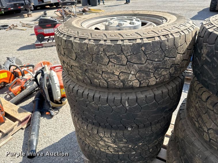 image for item DY7978 (16) Tires and wheels