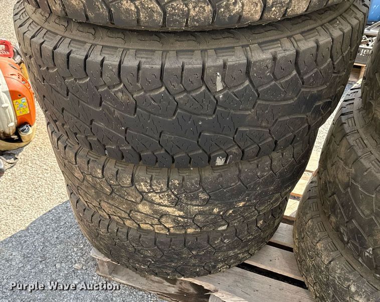 image for item DY7978 (16) Tires and wheels