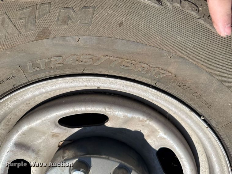 image for item DY7978 (16) Tires and wheels