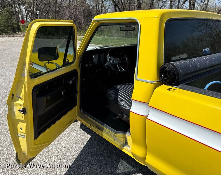 image for item DY7986 1979 Ford F100 pickup truck