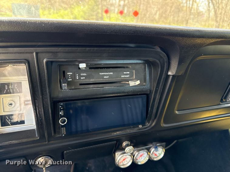 image for item DY7986 1979 Ford F100 pickup truck