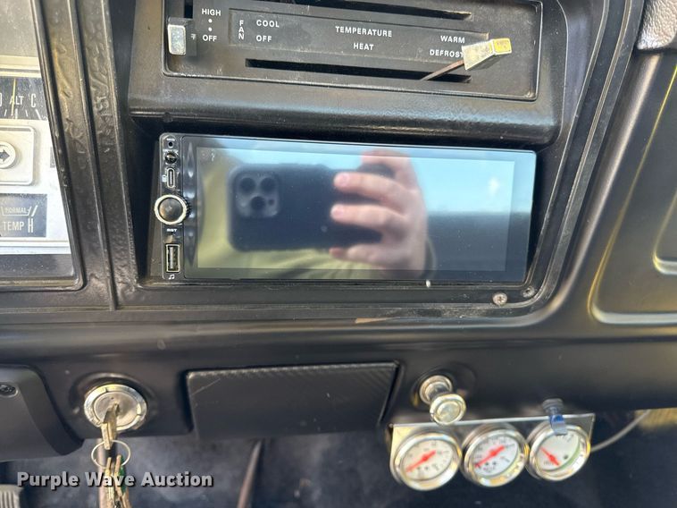 image for item DY7986 1979 Ford F100 pickup truck