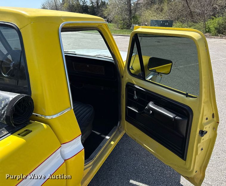 image for item DY7986 1979 Ford F100 pickup truck