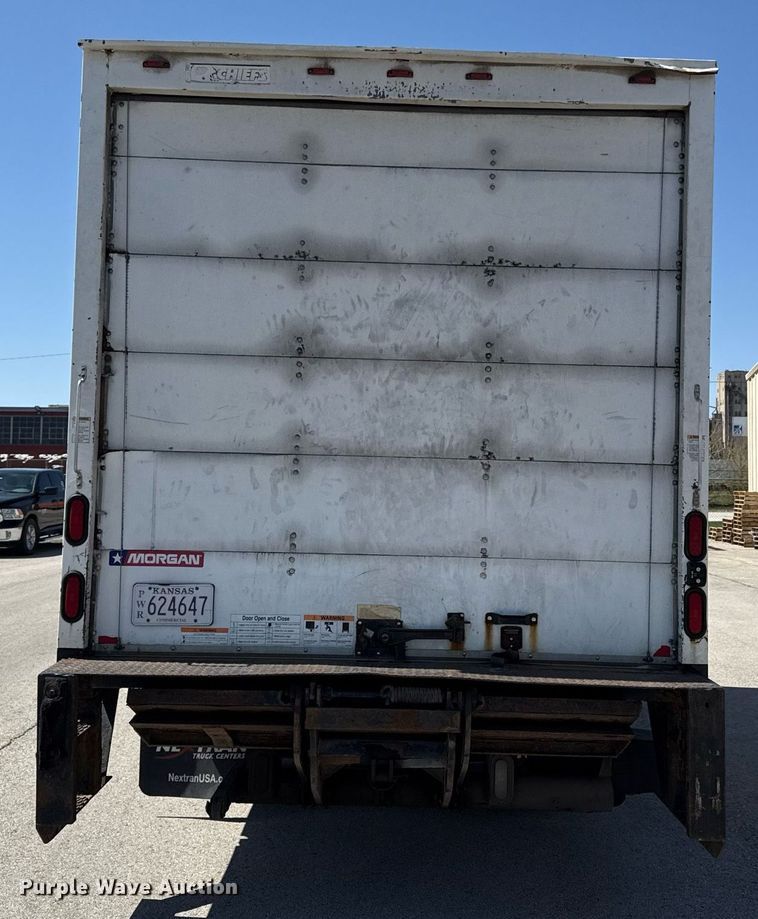 image for item DY7987 2011 Isuzu NPR box truck