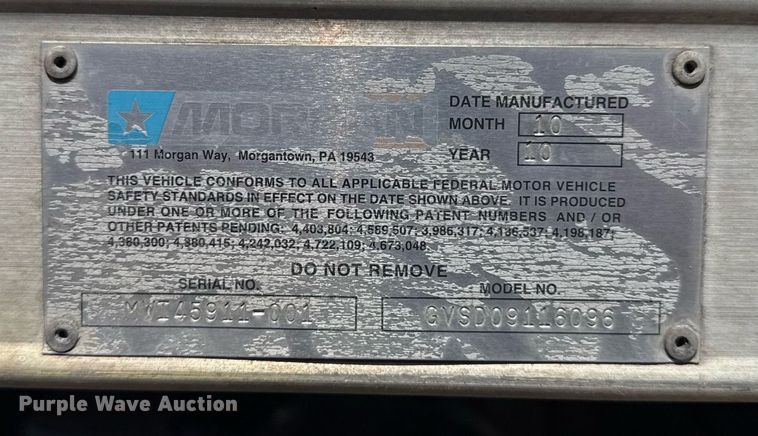 image for item DY7987 2011 Isuzu NPR box truck