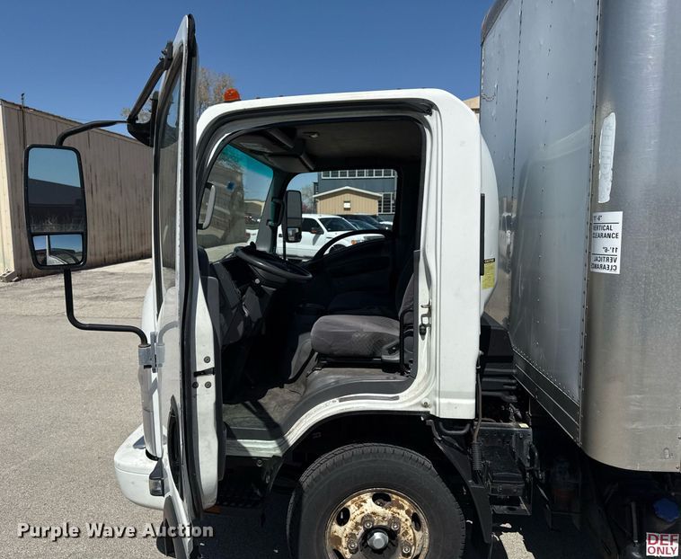 image for item DY7987 2011 Isuzu NPR box truck