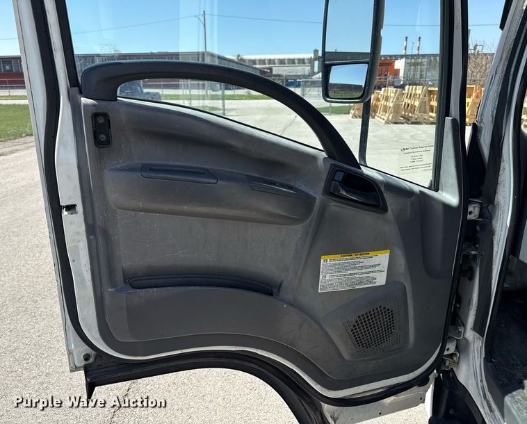 image for item DY7987 2011 Isuzu NPR box truck