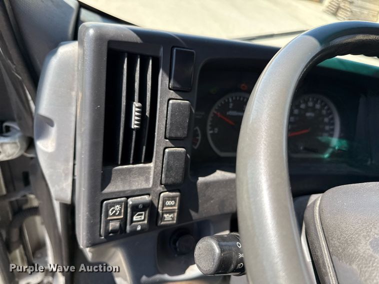 image for item DY7987 2011 Isuzu NPR box truck