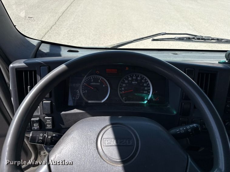 image for item DY7987 2011 Isuzu NPR box truck