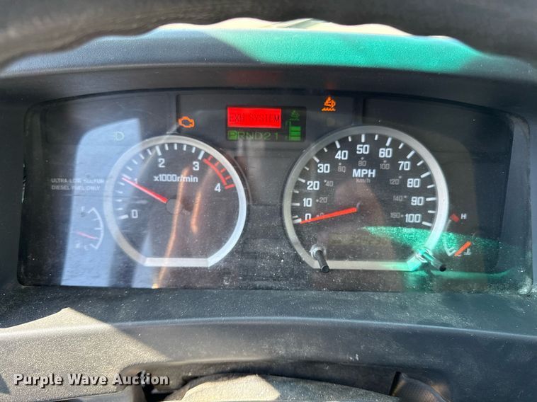 image for item DY7987 2011 Isuzu NPR box truck