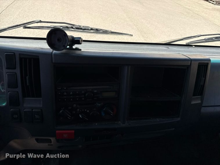 image for item DY7987 2011 Isuzu NPR box truck