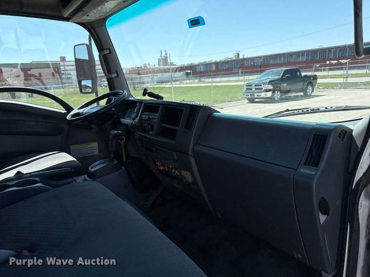 image for item DY7987 2011 Isuzu NPR box truck