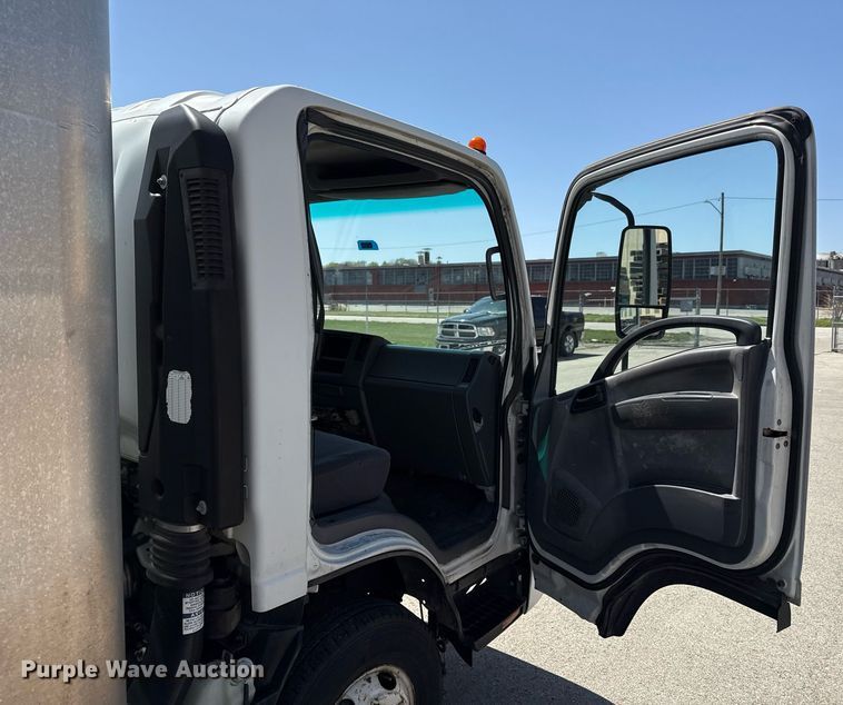 image for item DY7987 2011 Isuzu NPR box truck