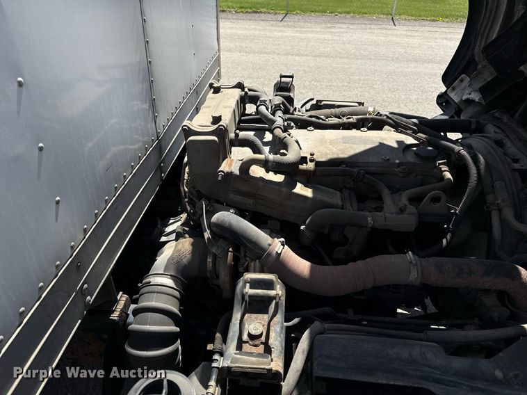 image for item DY7987 2011 Isuzu NPR box truck