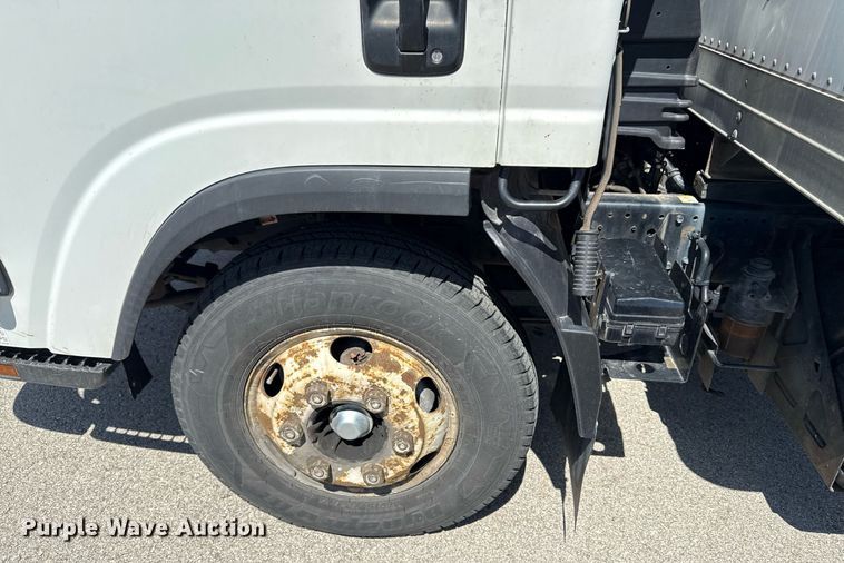 image for item DY7987 2011 Isuzu NPR box truck