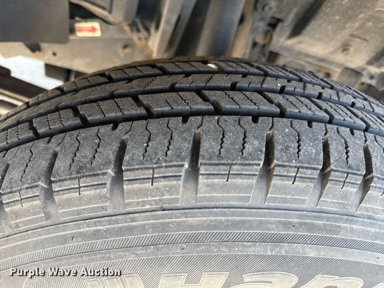 image for item DY7987 2011 Isuzu NPR box truck